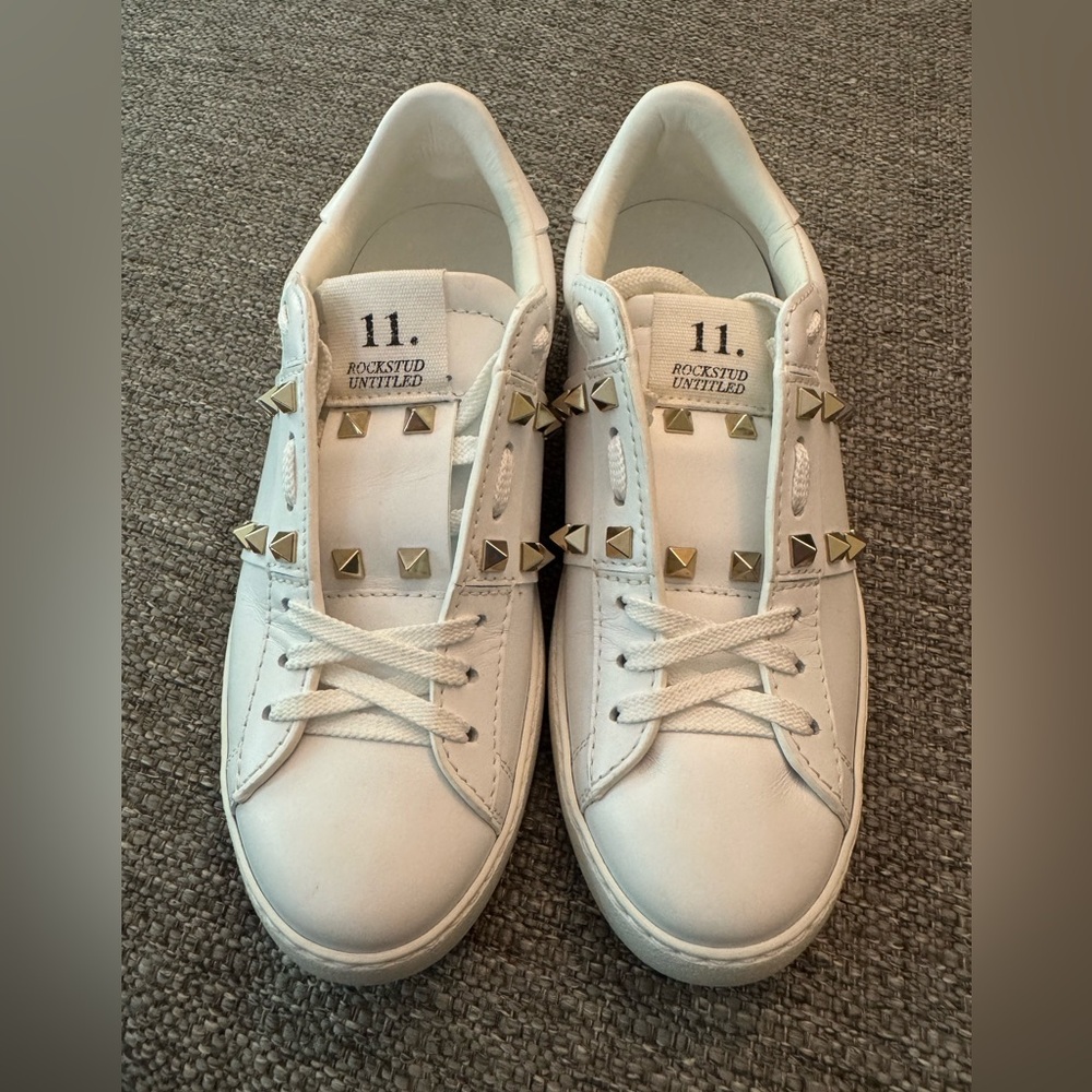 EUC LUXURY Valentino Garavani White and Gold Studded Sneakers Sz 6.5 (36 1/2)